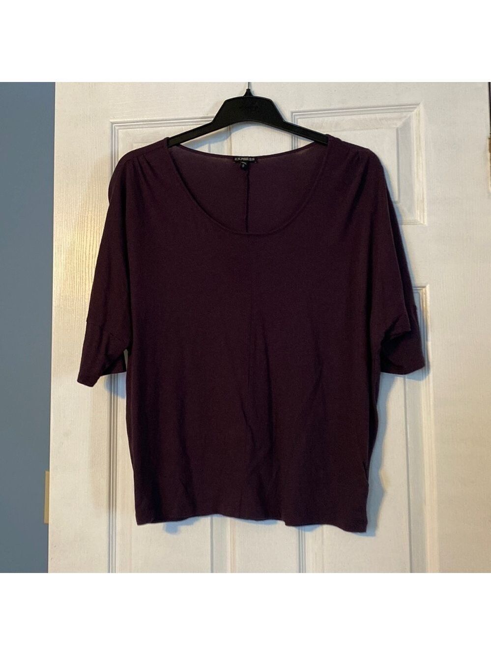 Express womens 1/2 sleeve top; size medium